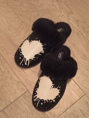 Black Ugg Slippers